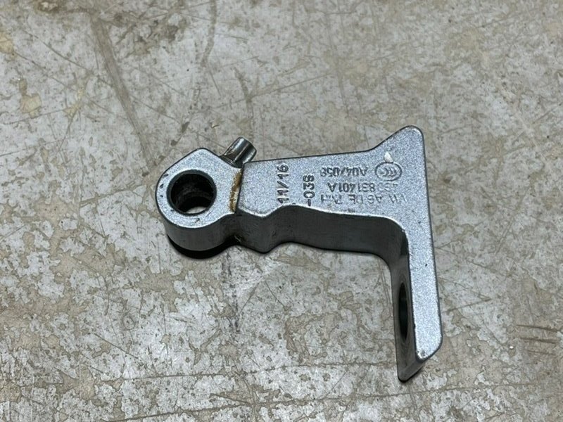 Петля двери передней левой нижняя