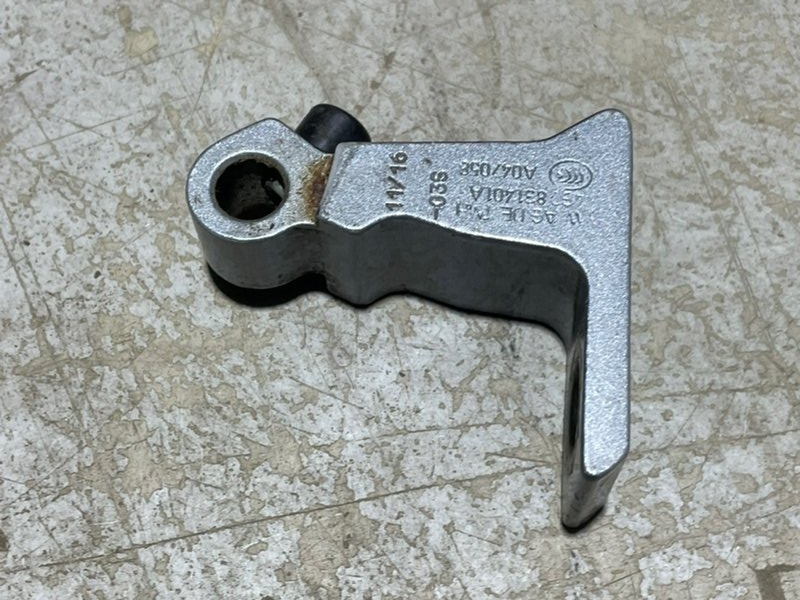 Петля двери передней левой нижняя