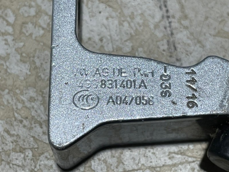 Петля двери передней левой нижняя