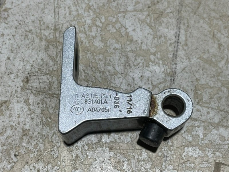 Петля двери передней левой нижняя