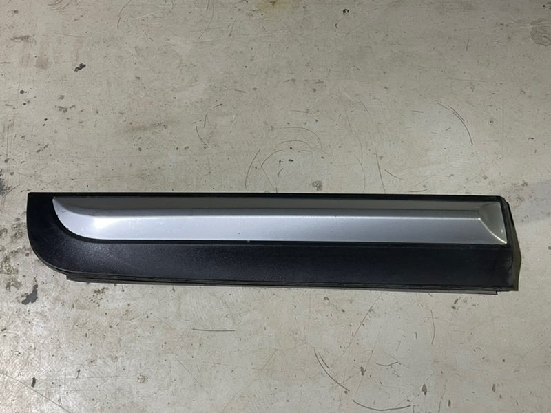 Накладка двери задней правой