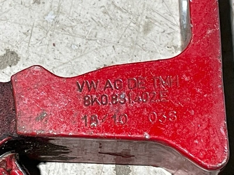 Петля двери передней правой нижняя