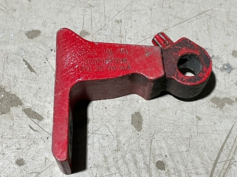 Петля двери передней правой нижняя