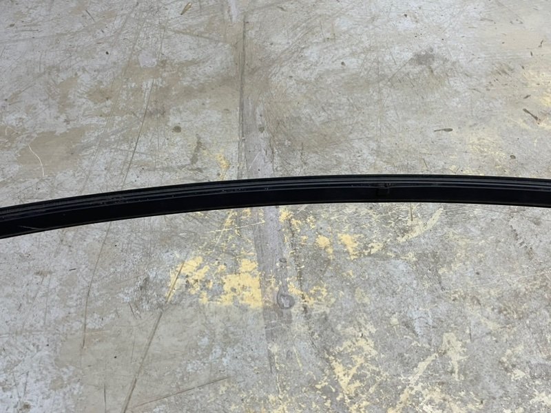 Молдинг капота