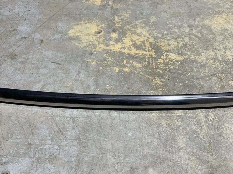 Молдинг капота