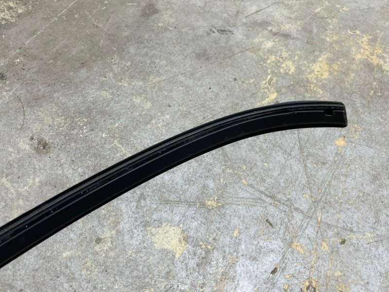 Молдинг капота