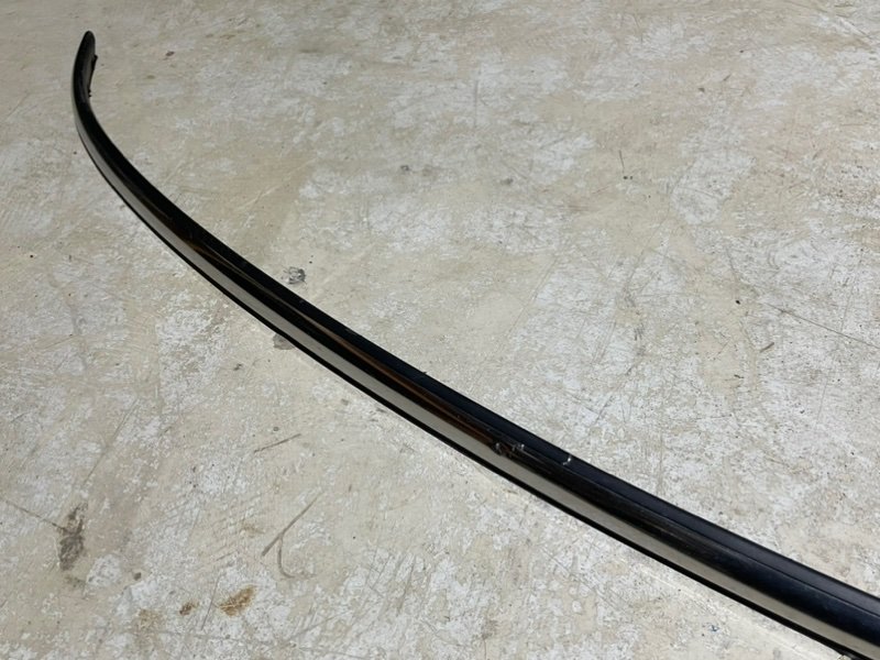 Молдинг капота