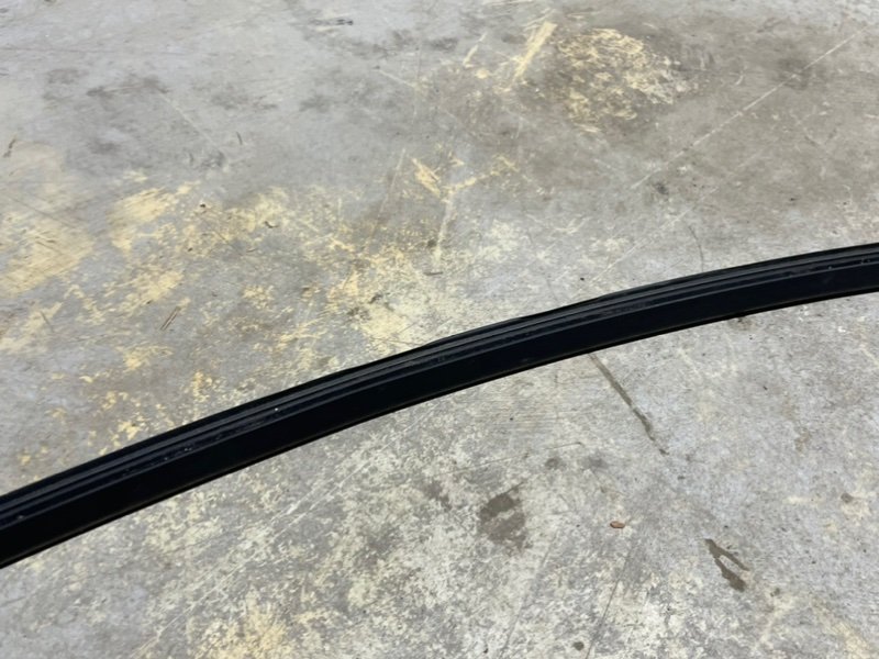 Молдинг капота