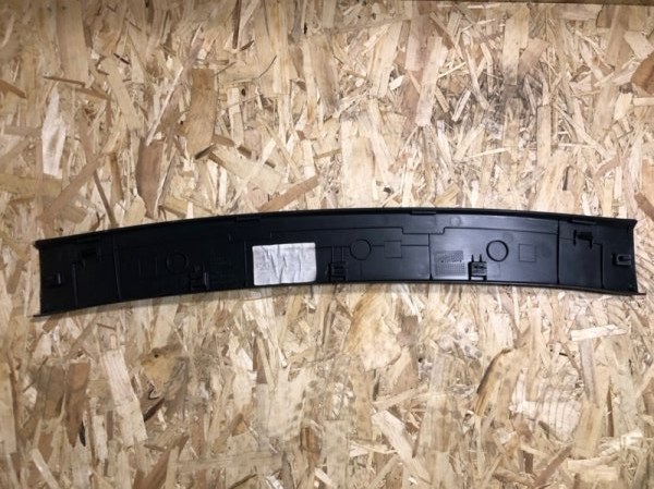 Обшивка крышки багажника