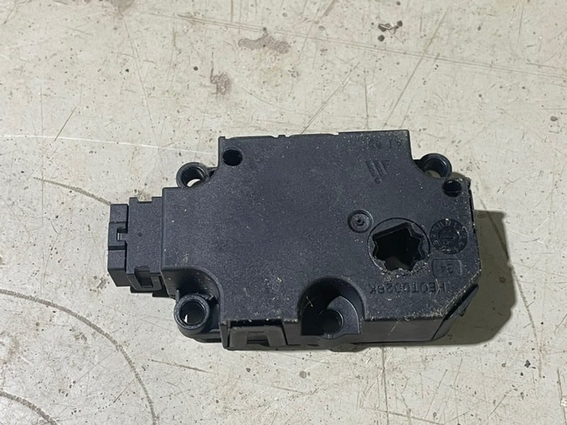 Моторчик заслонки печки