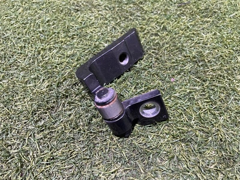 Петля двери задней левой верхняя