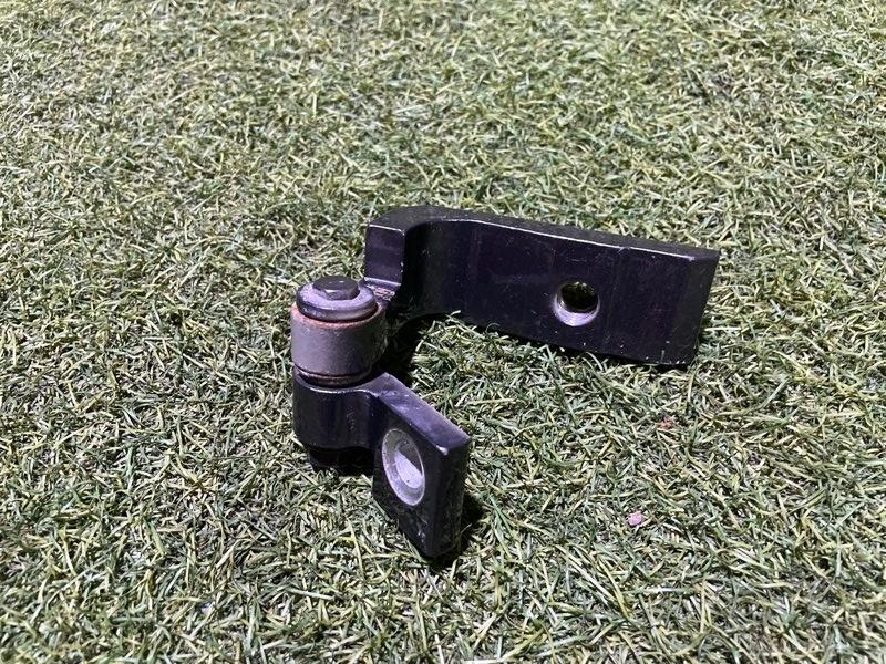 Петля двери задней левой верхняя