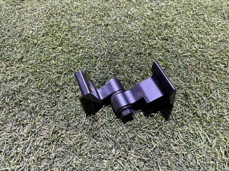 Петля двери задней левой верхняя