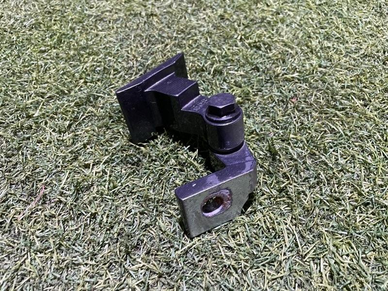 Петля двери задней левой верхняя