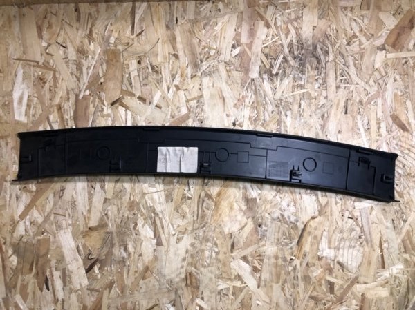 Обшивка крышки багажника