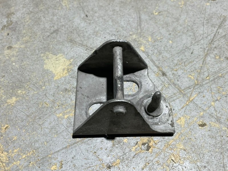 Ответная часть замка капота