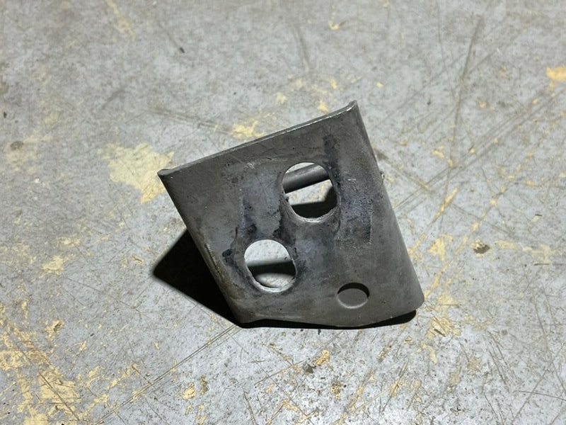 Ответная часть замка капота