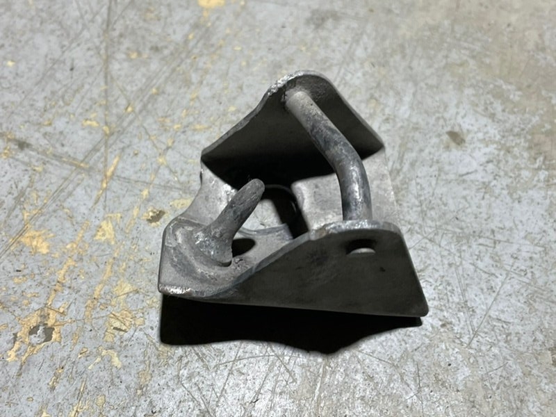 Ответная часть замка капота