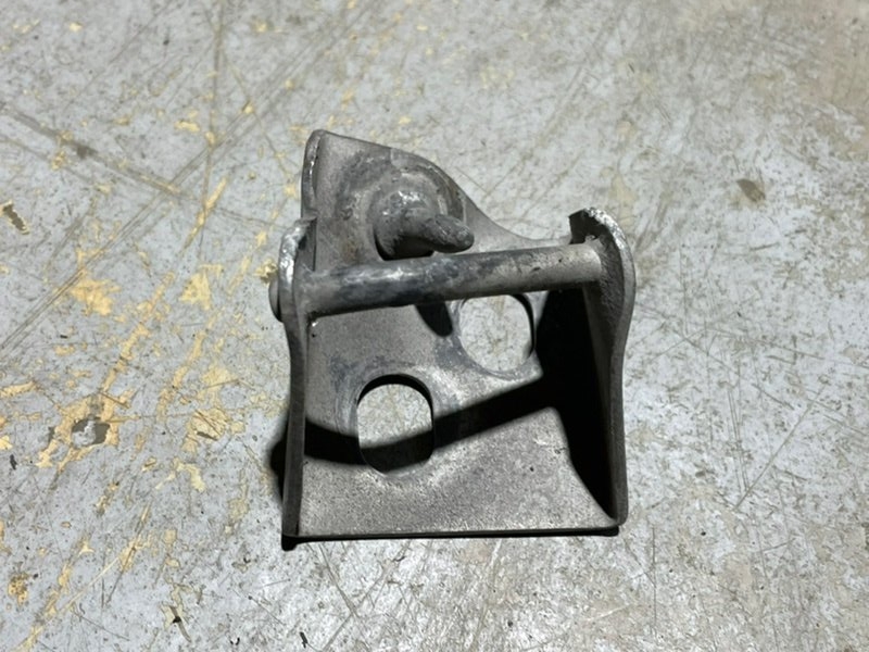 Ответная часть замка капота