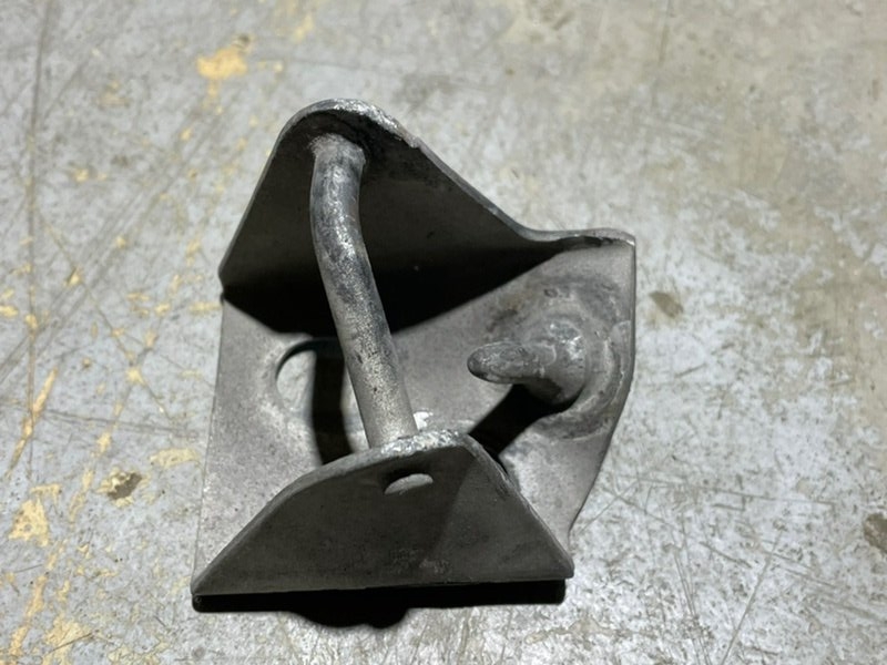 Ответная часть замка капота