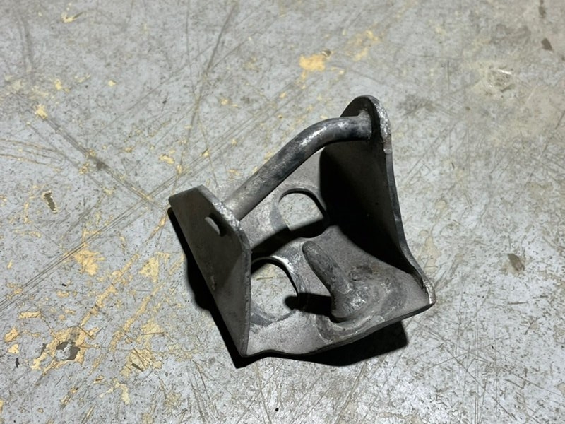 Ответная часть замка капота