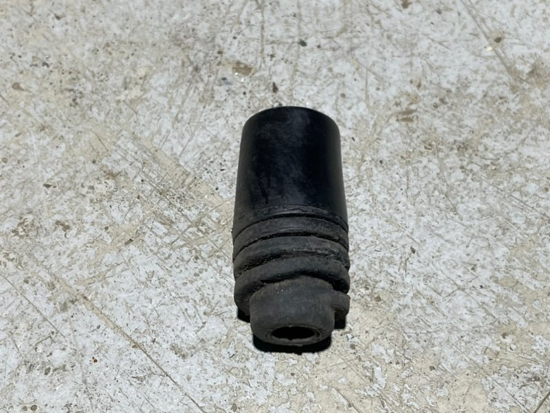 Отбойник капота