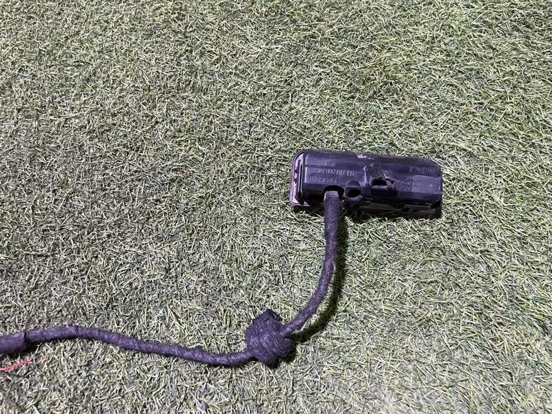 Кнопка открывания багажника