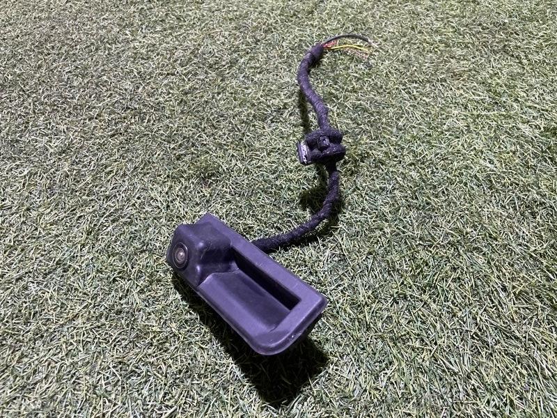 Кнопка открывания багажника