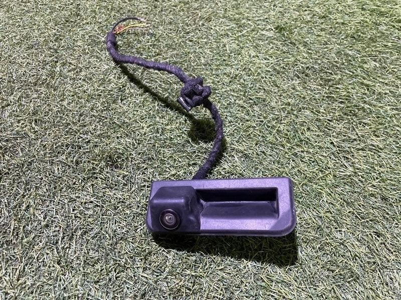 Кнопка открывания багажника