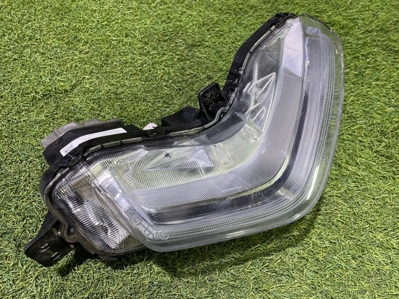 Фара дневного света правая (ходовые огни)