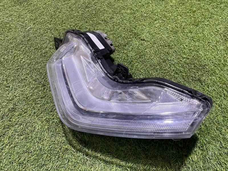 Фара дневного света правая (ходовые огни)