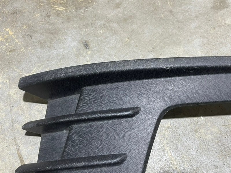 Рамка противотуманной фары левой