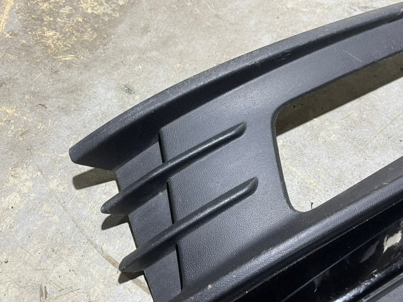 Рамка противотуманной фары левой