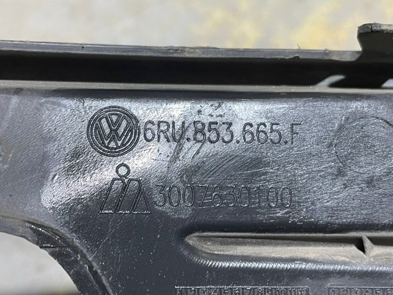 Рамка противотуманной фары левой