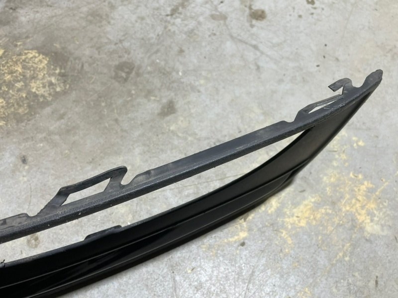 Рамка противотуманной фары левой