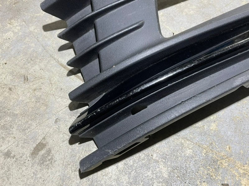 Рамка противотуманной фары левой