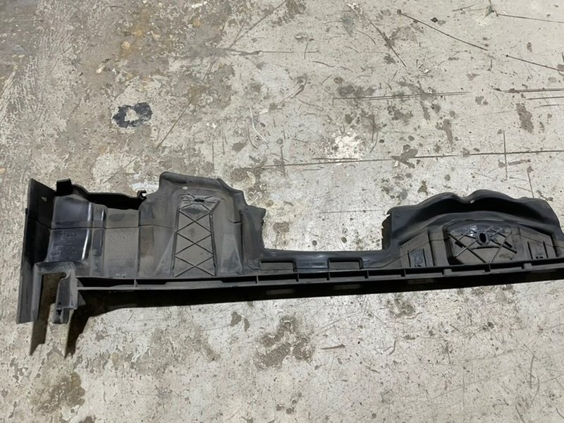 Кронштейн решетки радиатора