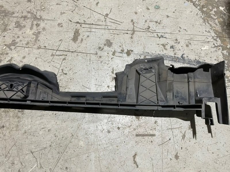 Кронштейн решетки радиатора