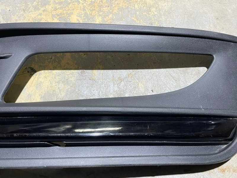 Рамка противотуманной фары левой