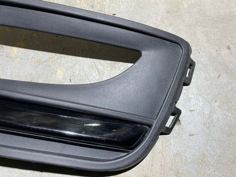 Рамка противотуманной фары левой