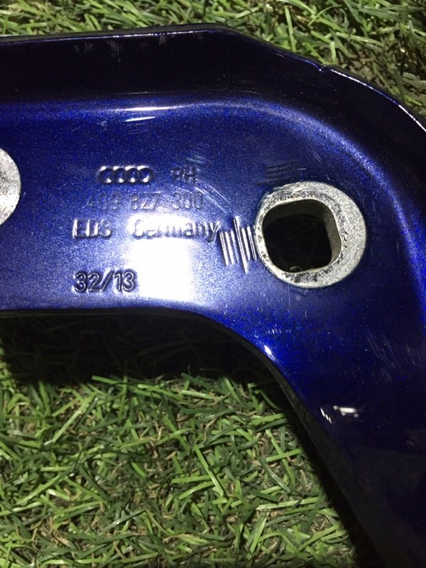 Петля крышки багажника