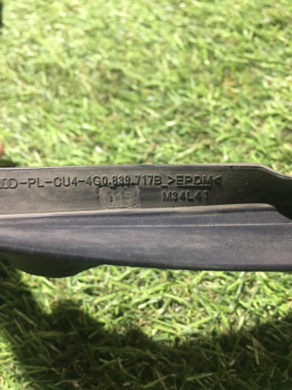 Уплотнитель двери