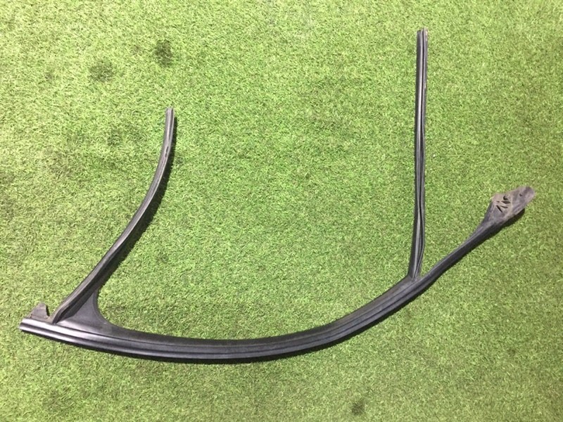 Уплотнитель стекла двери