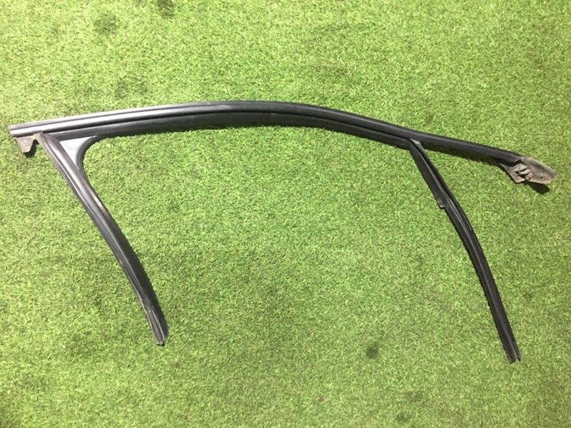 Уплотнитель стекла двери