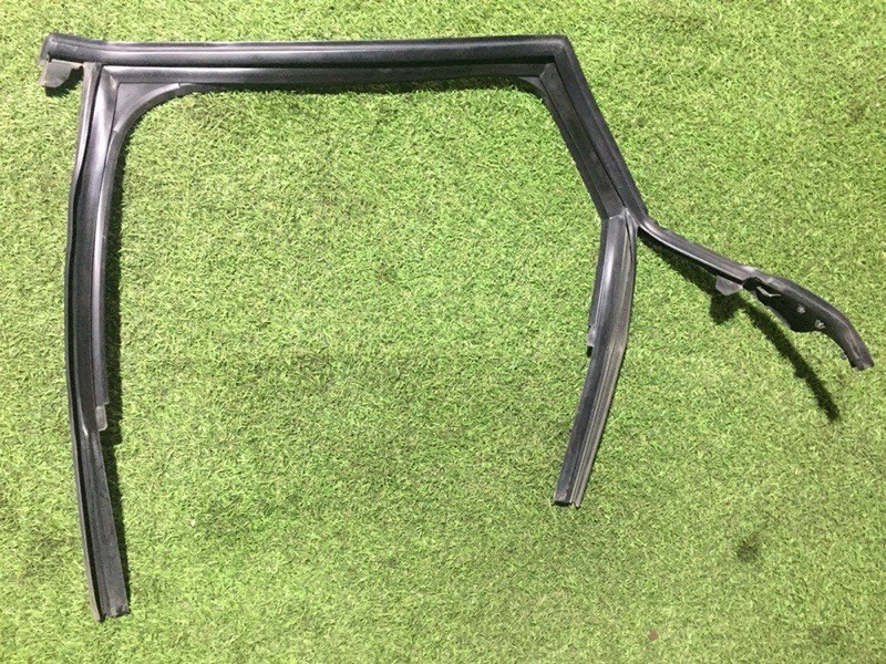 Уплотнитель стекла двери