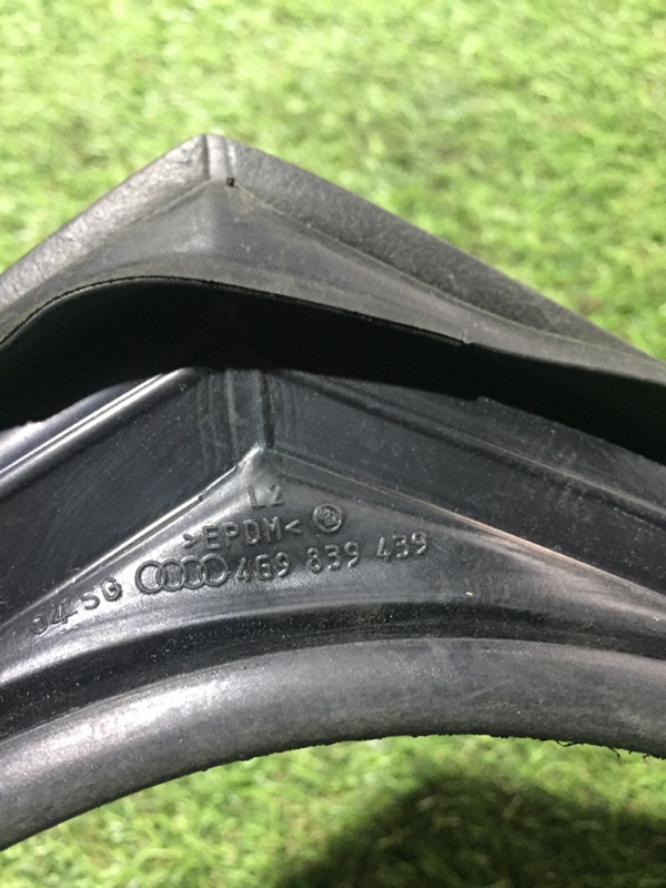 Уплотнитель стекла двери