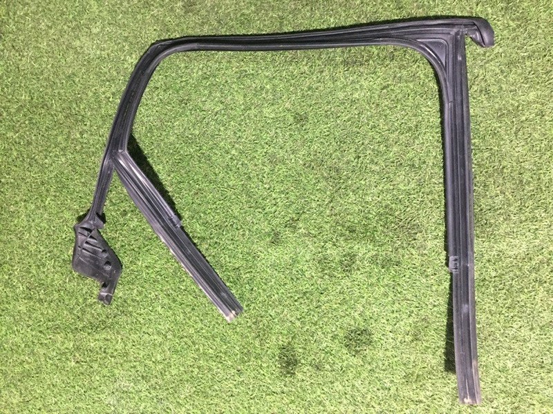 Уплотнитель стекла двери