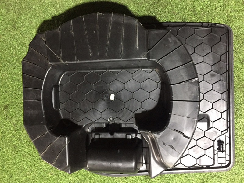 Ниша запасного колеса