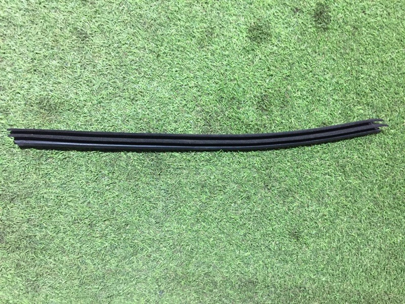 Уплотнитель передней правой двери