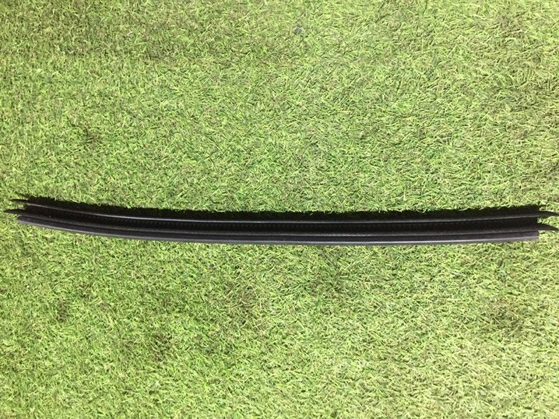 Уплотнитель задней левой двери